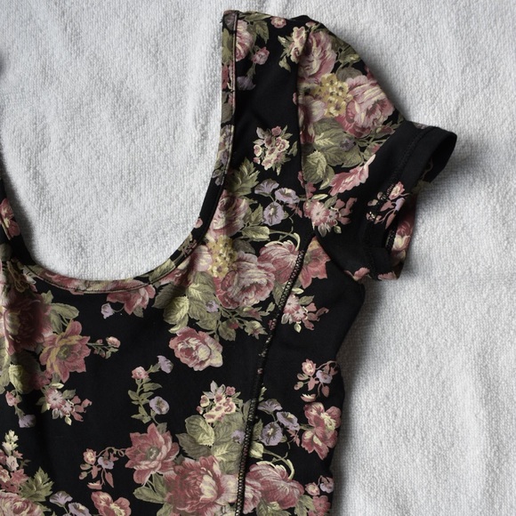 Talula Aritzia XXS floral dress - Picture 6 of 10